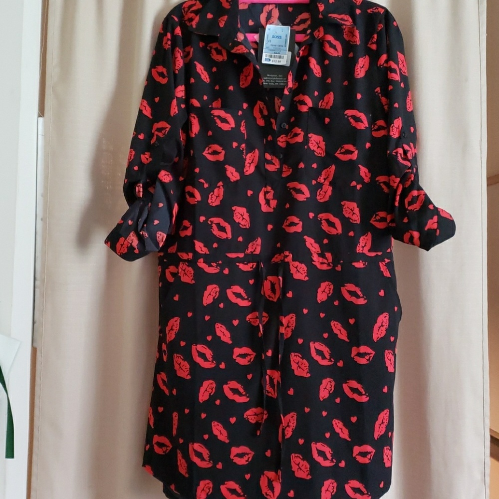 Black and red lips dress